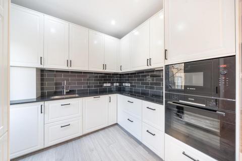 3 bedroom flat for sale, Gautrey Road, Lower Nunhead