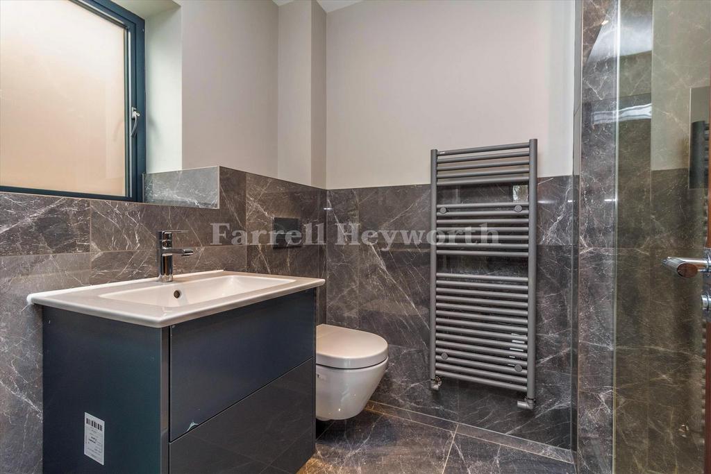 En Suite Bedroom 1 E