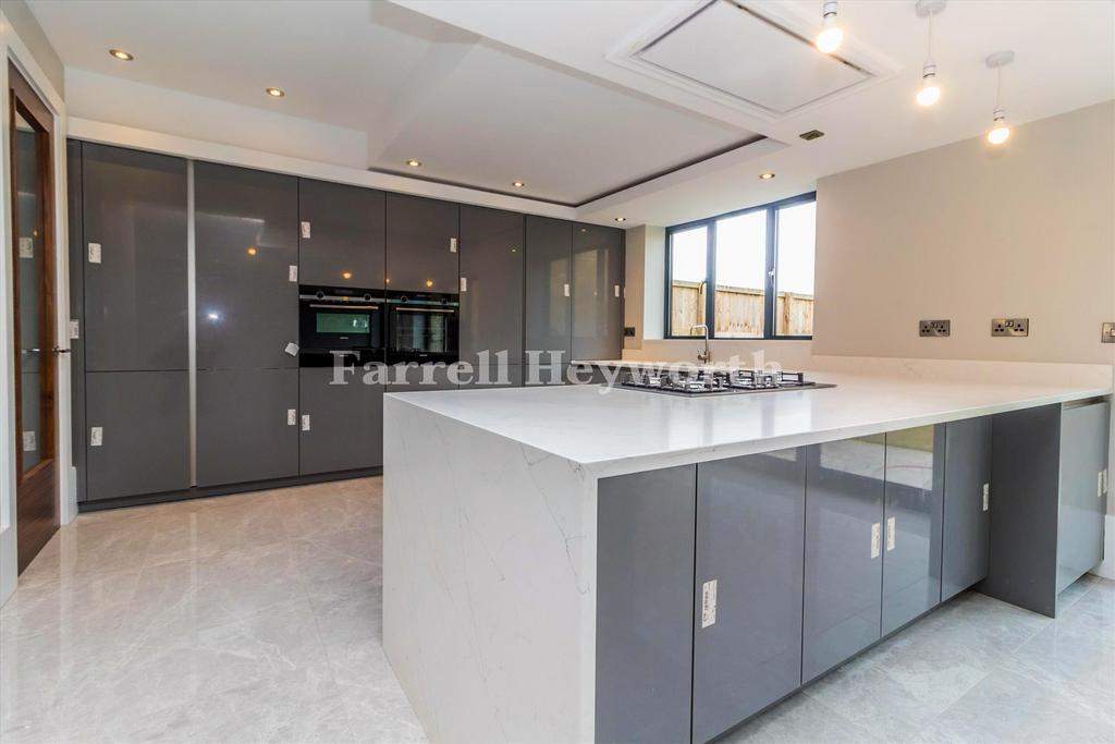 Kitchen image 3 E