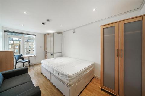 Studio to rent, Courtfield Gardens, SW5