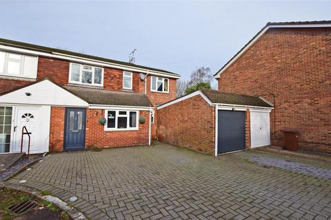 4 bedroom end of terrace house for sale, Meadowdown Close, Hempstead, Gillingham