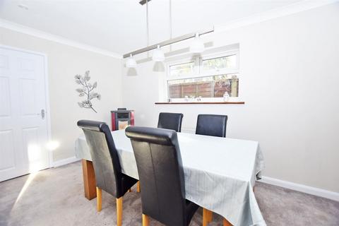 4 bedroom end of terrace house for sale, Meadowdown Close, Hempstead, Gillingham