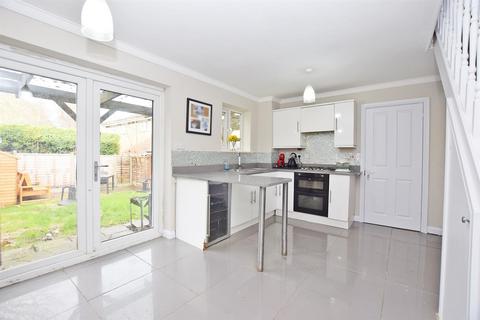 4 bedroom end of terrace house for sale, Meadowdown Close, Hempstead, Gillingham