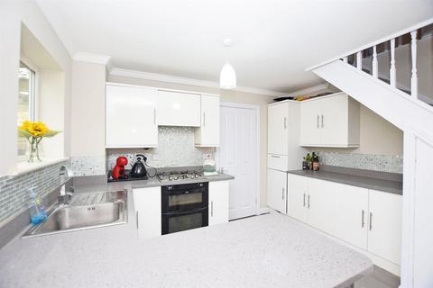 4 bedroom end of terrace house for sale, Meadowdown Close, Hempstead, Gillingham