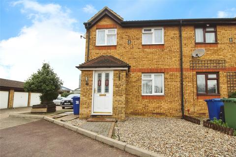 3 bedroom end of terrace house to rent, Oakley Close, Grays, RM20