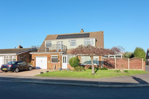 3 bedroom detached house for sale, Singleton Close, Aldwick, Bognor Regis, West Sussex PO21