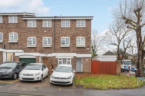 4 bedroom end of terrace house to rent, Patterdale Close, Bromley, BR1