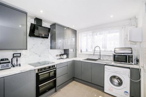 2 bedroom flat for sale, Vicarage Lane, London