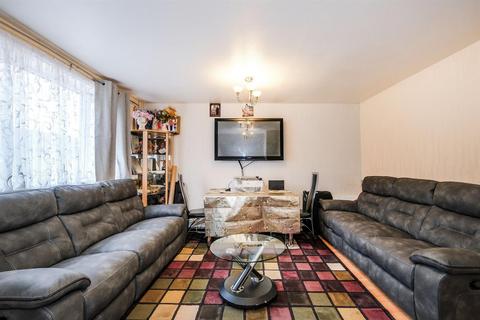 2 bedroom flat for sale, Vicarage Lane, London