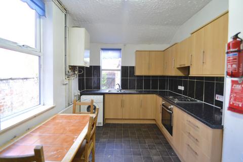 4 bedroom terraced house to rent, Platt Lane, Manchester, M14 5NE