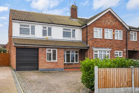 4 bedroom semi-detached house for sale, Gloucester Avenue, Moulsham Lodge