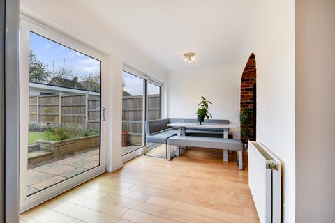 4 bedroom semi-detached house for sale, Gloucester Avenue, Moulsham Lodge