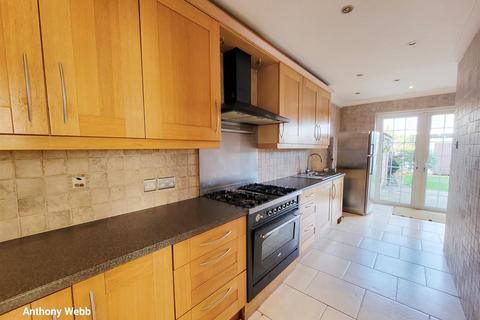 3 bedroom end of terrace house to rent, Empire Avenue, Edmonton, N18