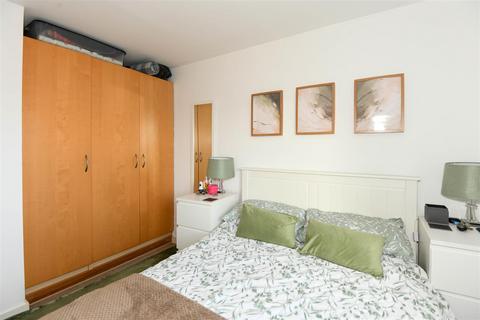 1 bedroom flat for sale, Blease Close, Staverton