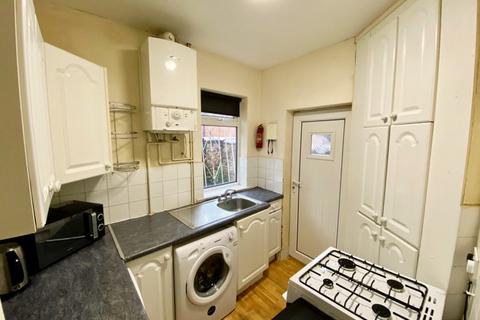 3 bedroom terraced house to rent, Heald Place, Manchester, M14 5NJ