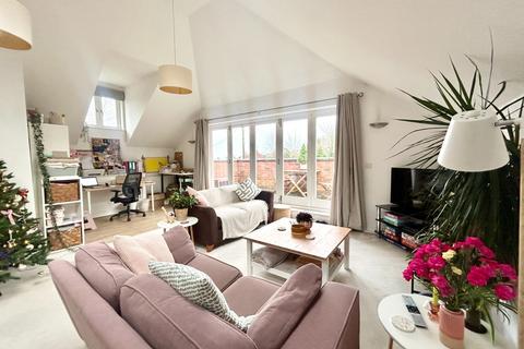 2 bedroom apartment to rent, Flat , Cavendish Place,  School Hill, Wrecclesham, Farnham