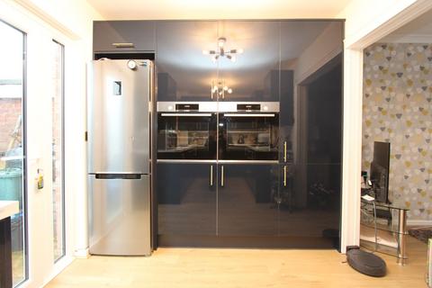 16 Dovey Close, Barry, CF62 7BH