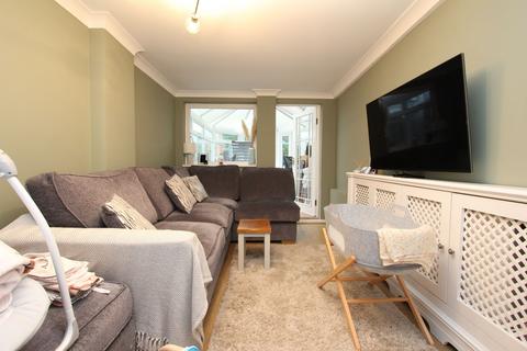 16 Dovey Close, Barry, CF62 7BH