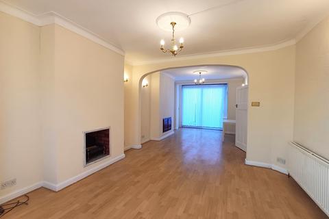 3 bedroom terraced house to rent, Ramsgill Drive, Ilford IG2