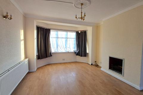 3 bedroom terraced house to rent, Ramsgill Drive, Ilford IG2