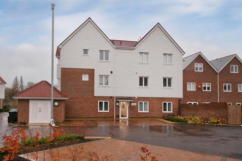 2 bedroom property to rent, Wingate Close, Holbough Lakes