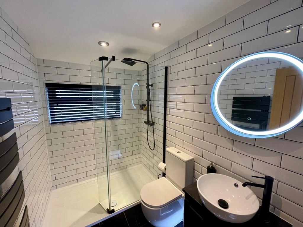 Shower Room.jpg
