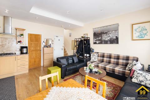 2 bedroom flat for sale, 32 Stanley Road, London, Woodford, E18