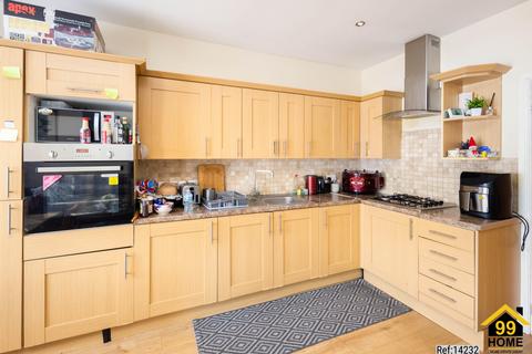 2 bedroom flat for sale, 32 Stanley Road, London, Woodford, E18