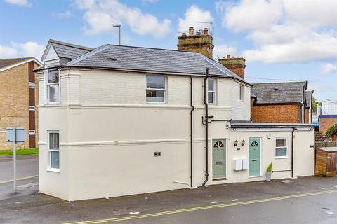 2 bedroom maisonette for sale, Oak Road, Leatherhead, Surrey