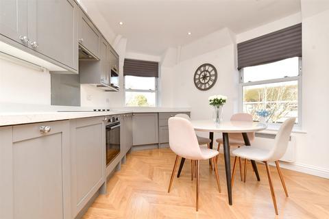 2 bedroom maisonette for sale, Oak Road, Leatherhead, Surrey