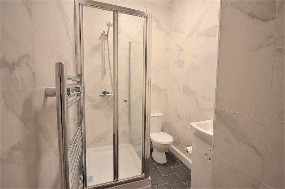 47 broomgrove rd bathroom z.990x0.jpg