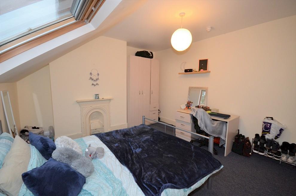 2 -47-broomgrove-rd-bedroom-7.990x0.jpg