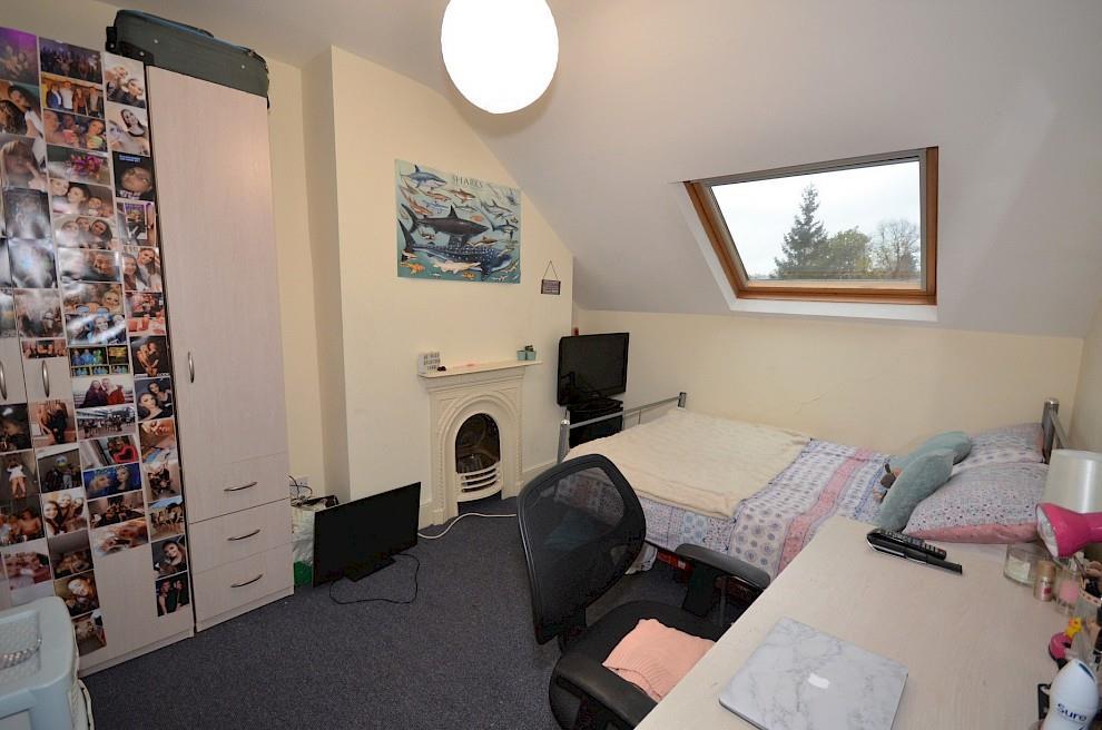 3 -47-broomgrove-rd-bedroom-8.990x0.jpg