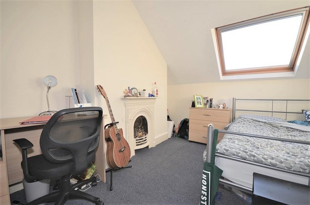 47-broomgrove-rd-bedroom-8.990x0.jpg