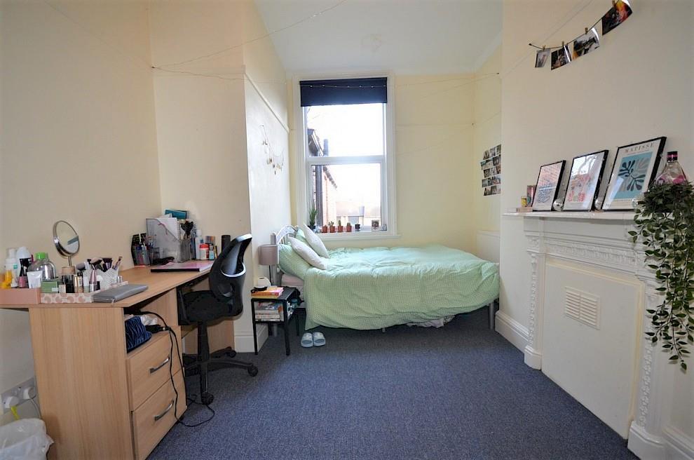 Z-47-broomgrove-rd-bed-4.990x0.jpg
