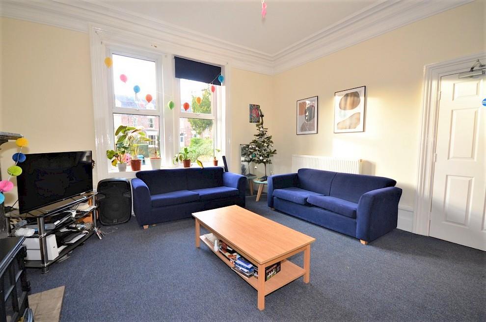 Z-47-broomgrove-rd-living-room.990x0.jpg