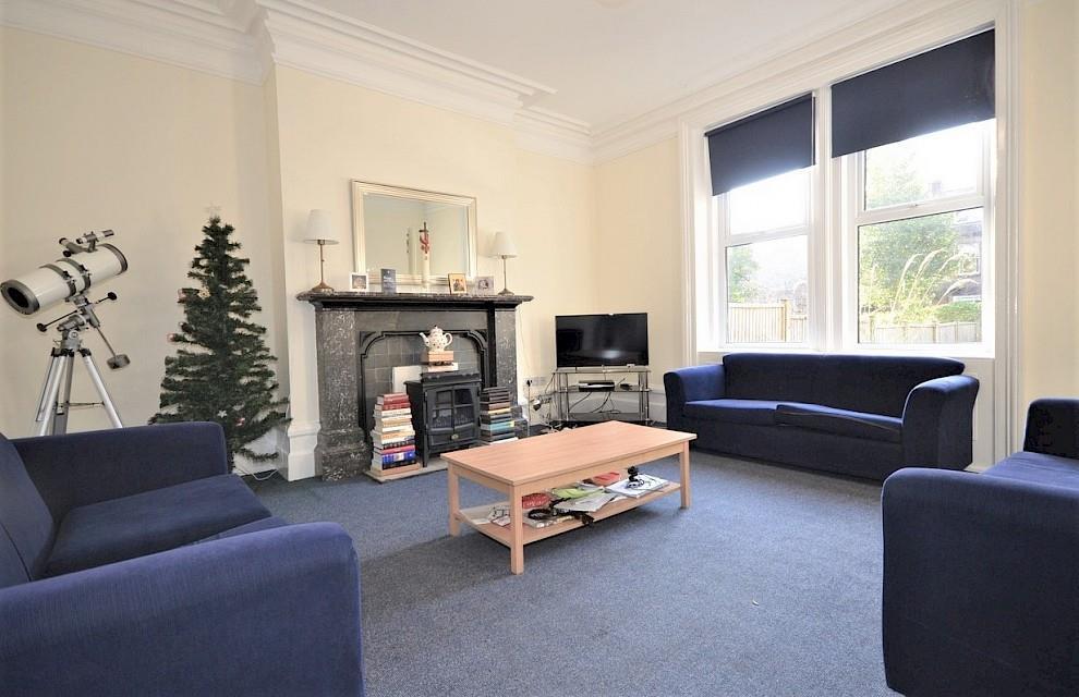47-broomgrove-rd-living-room.990x0.jpg