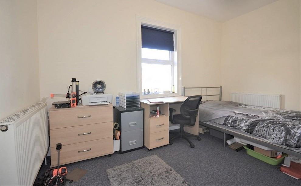 47-broomgrove-rd-bedroom-2.990x0.jpg