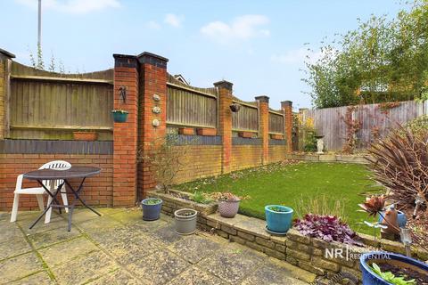 4 Withers Close, Chessington, KT9 2GQ