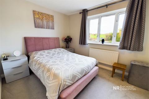 4 Withers Close, Chessington, KT9 2GQ