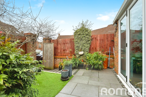3 Carter Drive, Basingstoke, RG24 9UL