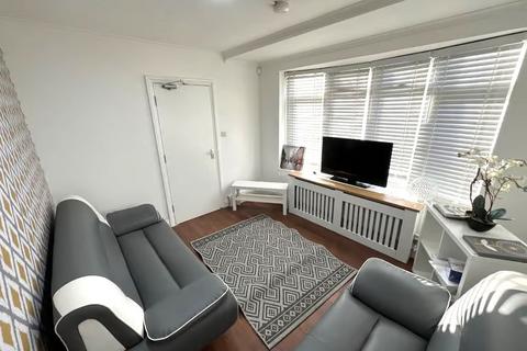 4 bedroom house to rent, Chingford Avenue, London E4