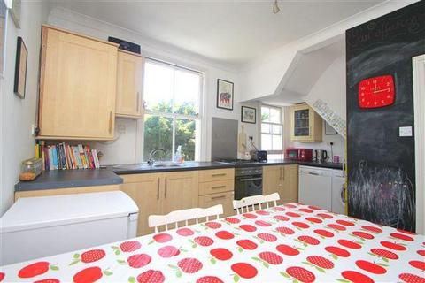 2 bedroom maisonette to rent, Mayo Road, Brighton BN2