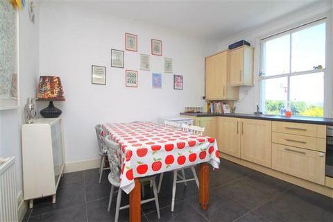 2 bedroom maisonette to rent, Mayo Road, Brighton BN2