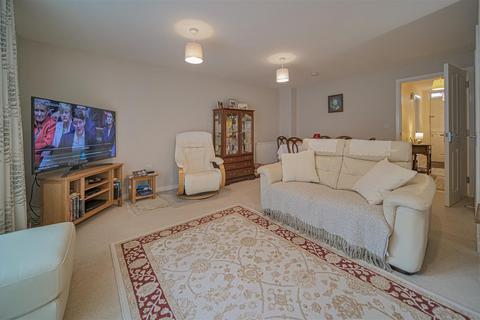 3 bedroom detached house for sale, Cranesbill Road, Melksham SN12