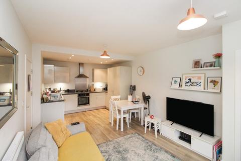 2 bedroom flat for sale, West Green Drive, West Green, Crawley, West Sussex. RH11 7NZ