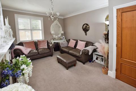 3 bedroom end of terrace house for sale, Sycamore Avenue, Altrincham, Greater Manchester, WA14