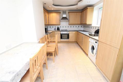 3 bedroom end of terrace house to rent, Moselle Avenue, London N22