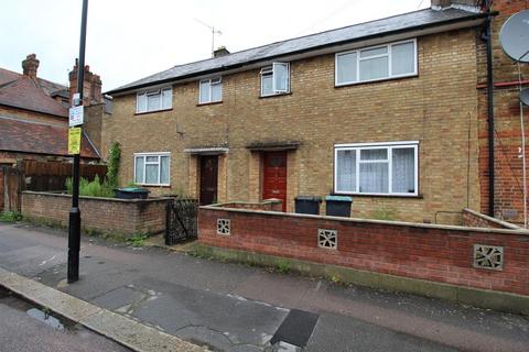 3 bedroom end of terrace house to rent, Moselle Avenue, London N22