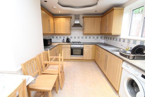 3 bedroom end of terrace house to rent, Moselle Avenue, London N22